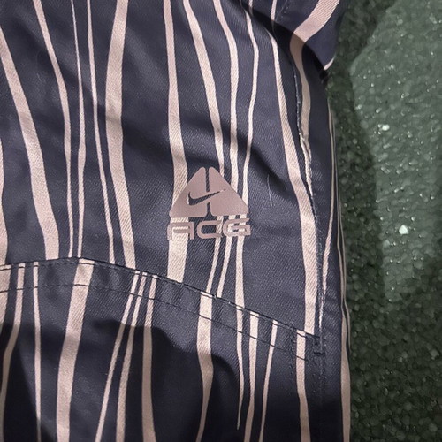 Nike ACG snowboard pants like new, purple, size small