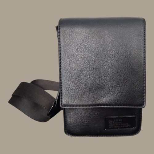 Pull&Bear men's shoulder bag crossbody like new, black synthetic leather