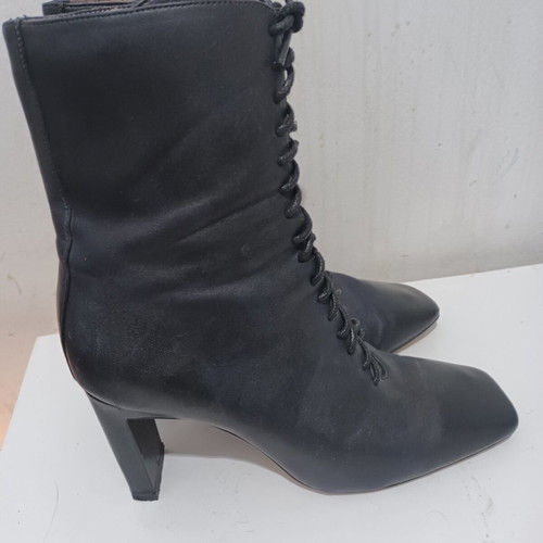 Black high-heeled boots with laces size 39 used
