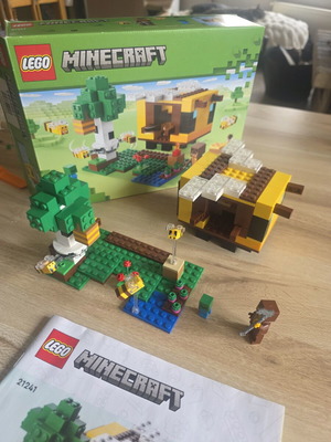 Lego 21241 Minecraft The Bee Cottage used, 254 pieces, 2 minifigures