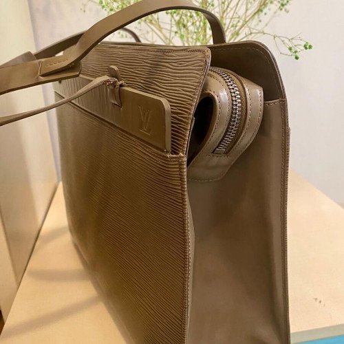 Louis Vuitton hand croisette shoulder bag like new