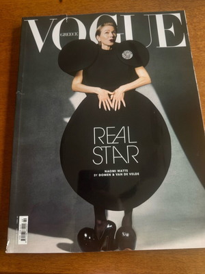 Vogue October 2025 like new with small tear