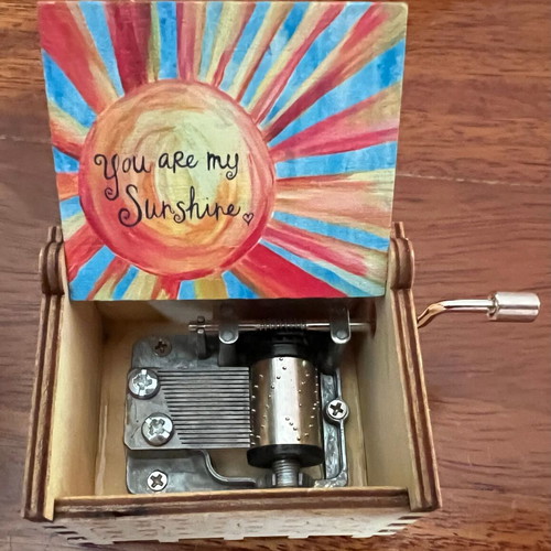 Music box "You are my sunshine" new in its box