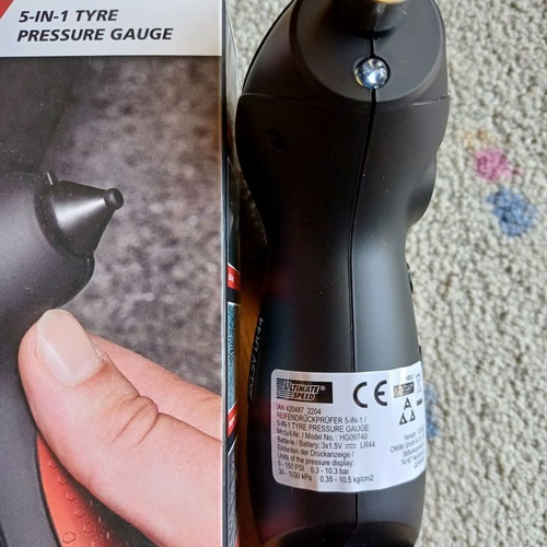 Electronic 5 in 1 tyre pressure gauge like new