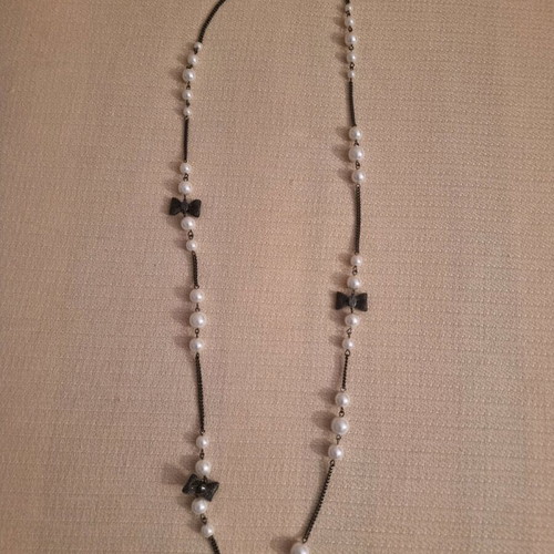 Vintage long necklace with pearls Marks and Spencer like new, black