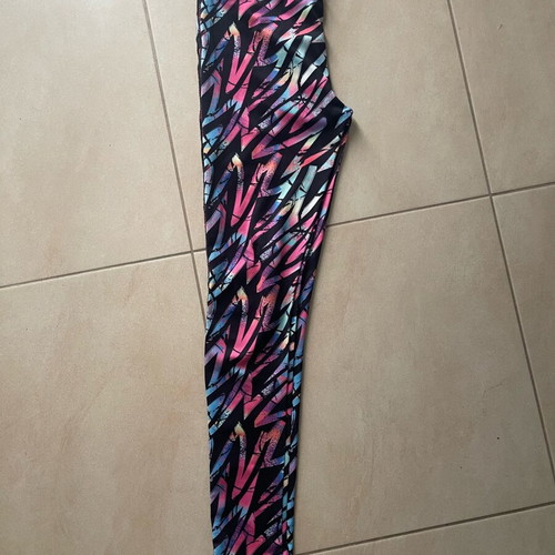 Colorful sports leggings like new, size L fitting medium
