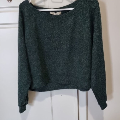 Crop winter sweater like new, dark green, size M