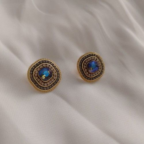 Vintage earrings with blue iridescent stone like new, gold tone