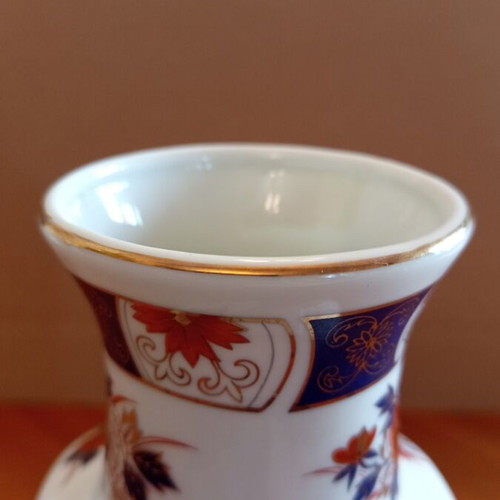 Vintage Japanese Imari porcelain vase, 26.5 cm