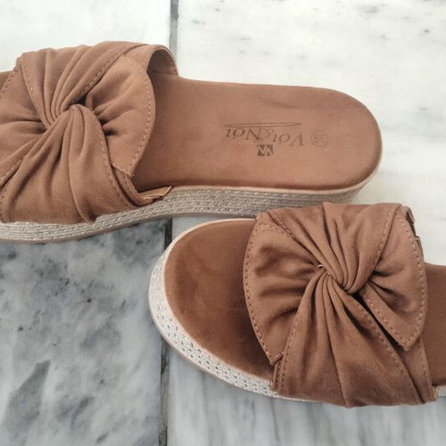 Voi & Noi Suede Platform Sandals size 39 new, camel