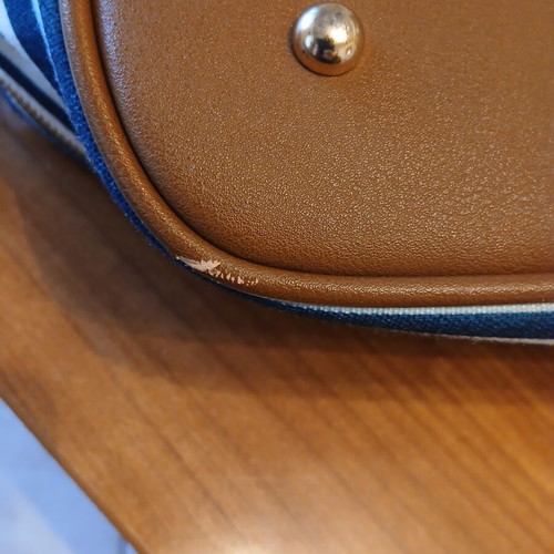 Verde beach bag, expandable with bottom zipper, white and blue