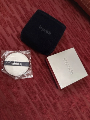 La Prairie makeup powder like new, shade nc-20