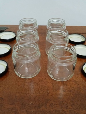 Glass jars with lids, pack of 6, like new
