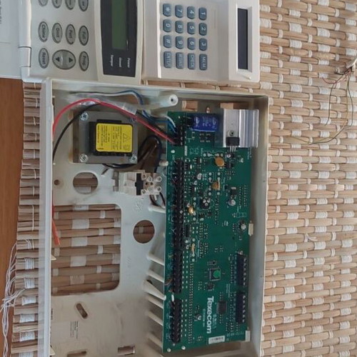 Texecom Veritas R8 alarm system used, excellent condition