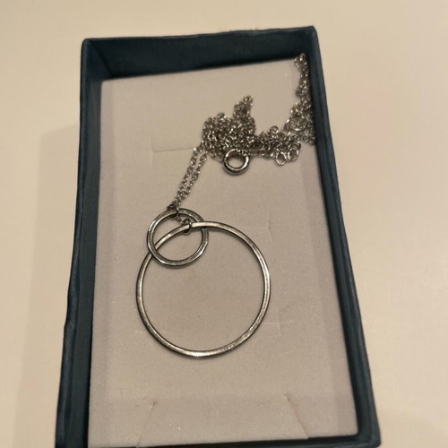Silver necklace with circles like new