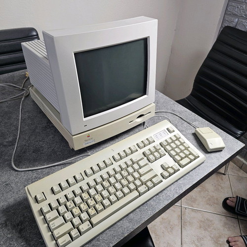 Apple computer used in very good condition