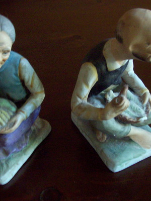 Μπιμπελο γερος-γρια κεραμεικά μεταχειρισμένα με ωραία χρώματα του 1970