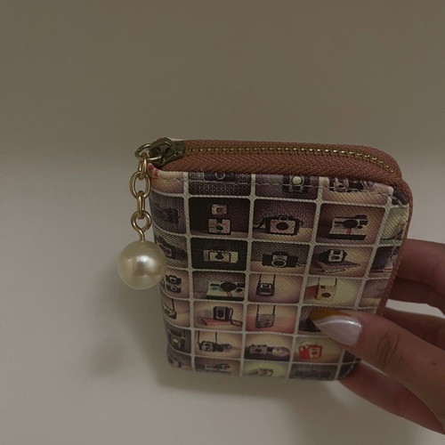 Women's wallet new with pearl zipper and multiple compartments