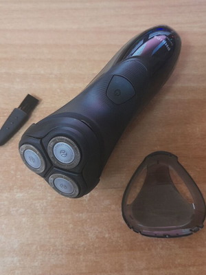Ξυριστική μηχανή Philips S1110 σαν καινούργιο με trimmer και φορτιστή