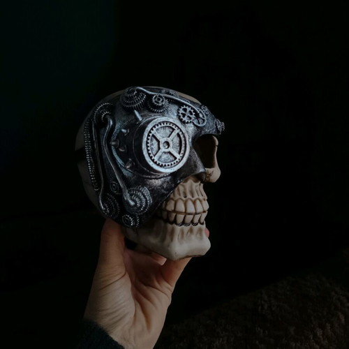 Steampunk skull decoration like new