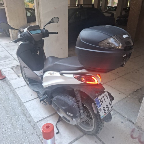 Piaggio Medley 150 scooter like new, 18000 km, automatic, white