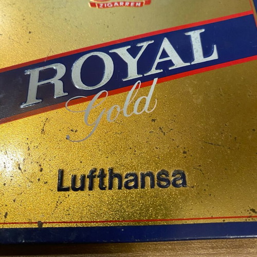 Collectible ROYAL Gold cigarette tin from Lufthansa used