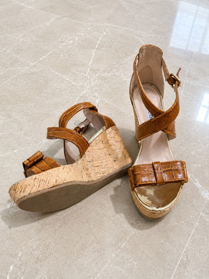 Red Dot summer platform sandals size 39 like new, tan with bow