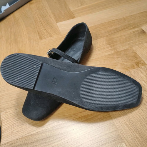 H&M black ballerinas with strap like new, size 42