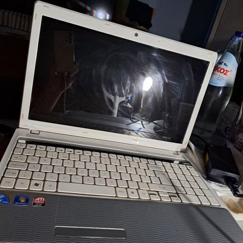 Packard Bell M330 i3 laptop like new with Windows 10 and 15.4" screen