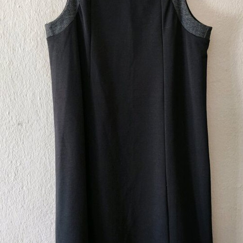 Simple black sleeveless blouse dress like new, size small