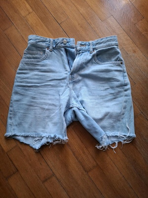 Bershka γυναικείο τζιν σορτς σαν καινούργιο, μέγεθος 36, μπλε