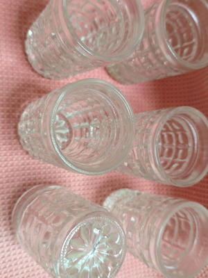 Vintage glass shot glasses set of 6, like new, 1970s starburst design