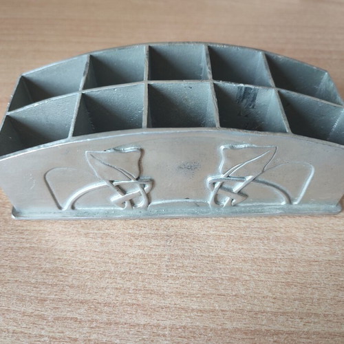 Royal Selangor Pewter pencil holder with Art Nouveau floral design