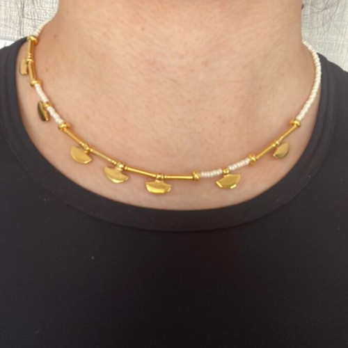 Necklace choker length with gold and white details new
