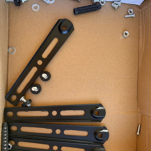 Corner TV Wall Mount like new, 14”–55”, adjustable arm