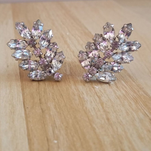 Vintage earrings with clips, like new, transparent crystals