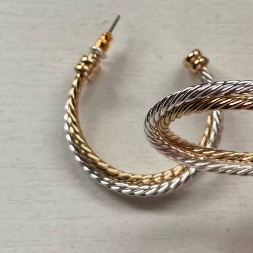 Jewelry set like new, gold and silver earrings and bracelet