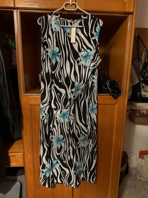 Women's dress black white with flowers new, size XL
