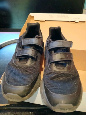 Adidas athletic shoes like new with scratches, lightly worn