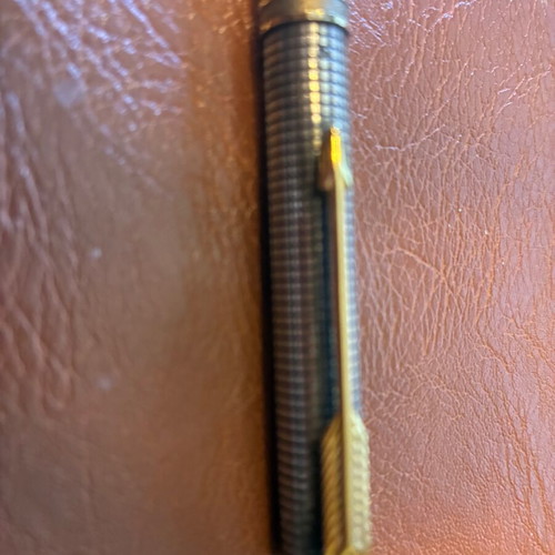 Parker 75 Ciselé pen used with grid pattern