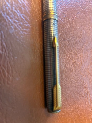 Parker 75 Ciselé pen used with grid pattern