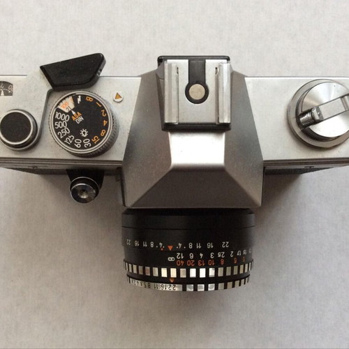 Praktica L2 Pentacon analog camera with Domiplan 2.8/50 automatic lens like new