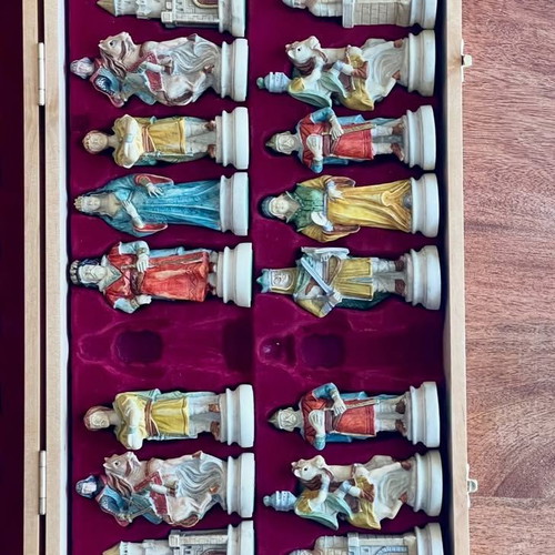 DeAgostini The Battle of Camelot collectible chess set like new