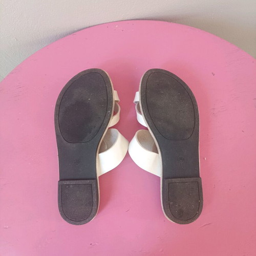 Women's flat sandals