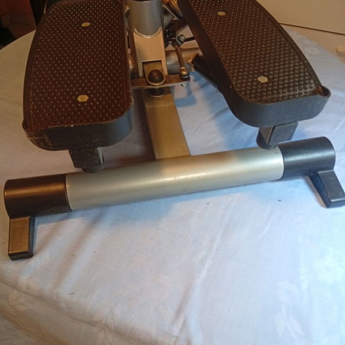 Stepper used with resistance bands and adjustable difficulty