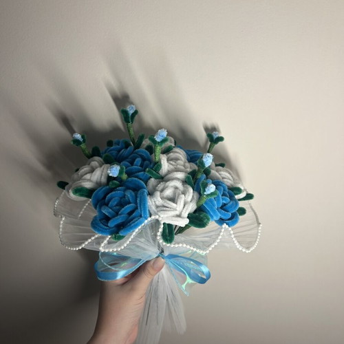 Handmade bouquet with 17 flowers like new