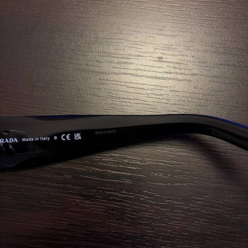 Prada sunglasses like new, black