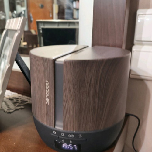 Cecotec PureAroma 550 500ml room diffuser like new with Bluetooth and LED