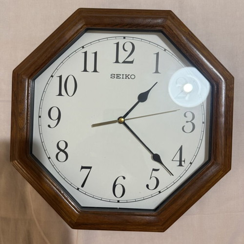 Seiko wall clock analog, like new, quiet sweep mechanism