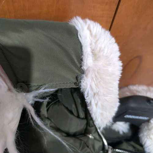 BSB women's jacket green used, medium size with fur on hood